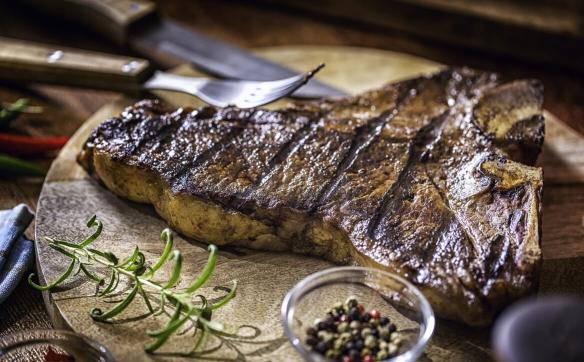 viande rouge grillée